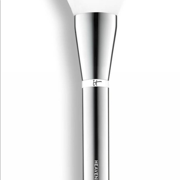 It Cosmetics Foundation Brush - Heavenly Skin 703 - Picture 10 of 10